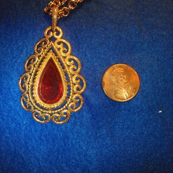 Vintage Avon Gold Tone Necklace Pendant With Tear Drop Shaped Faux Red Gemstone - Picture 7 of 17